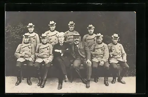 Foto-AK Gruppe von Jägern in Uniform