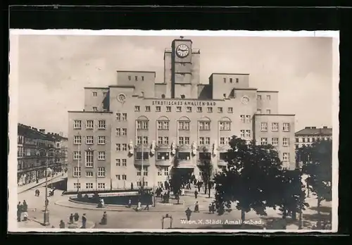 AK Wien, Städtisches Amalienbad mit Strasse aus der Vogelschau