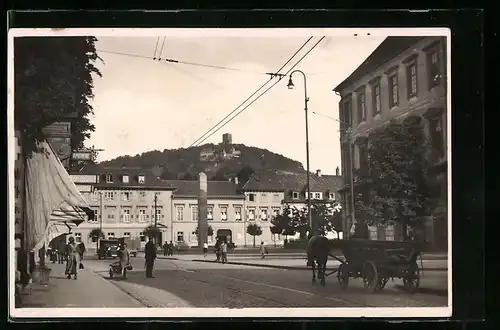 AK Durlach, Strassenpartie mit Apotheke und Denkmal