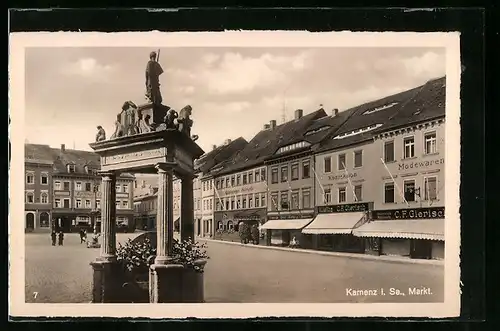 AK Kamenz i. Sa., Markt mit Gasthaus Goldner Hirsch und Geschäften