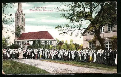 AK Wendische Hochzeit vor einer Kirche im Spreewald