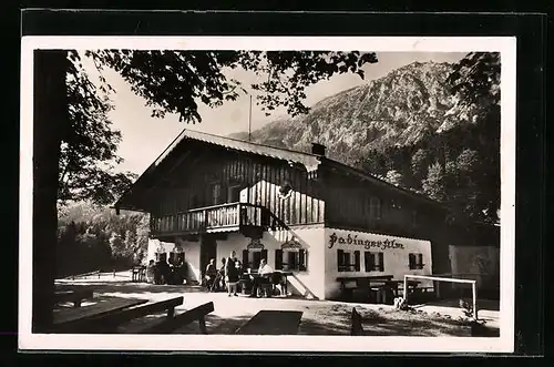 AK Bad Reichenhall, Gasthaus auf der Padinger Alm mit Gästen