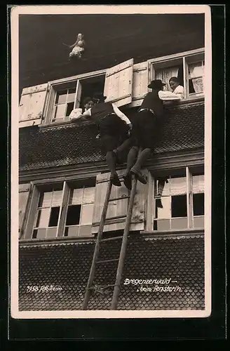 AK Zwei Männer beim Fensterln im Bregenzerwald, Erotik
