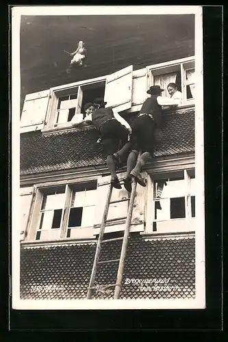 AK Bregenzerwald, Männer auf der Leiter besuchen Damen beim Fensterl`n