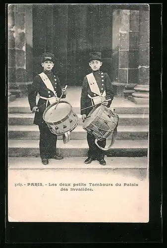 AK Paris, Les deux Tambours du Palais des Invalides
