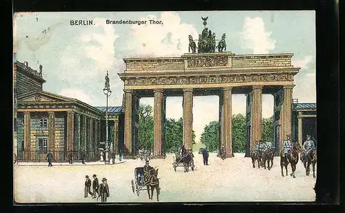 AK Berlin, Pferdekutschen und Wachen vor dem Brandenburger Tor