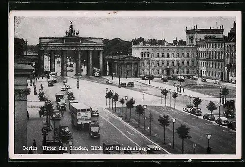 AK Berlin, Brandenburger Tor von Unter den Linden aus gesehen