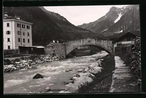 AK Vicosoprano, Flusspartie mit Brücke