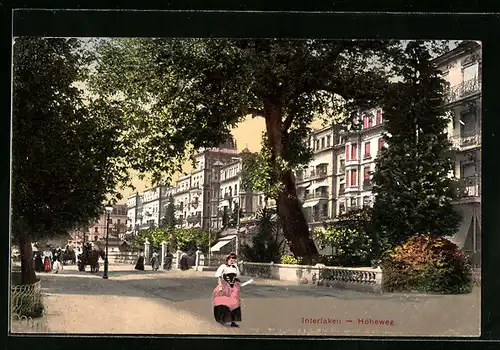 AK Interlaken, Höheweg mit Passanten