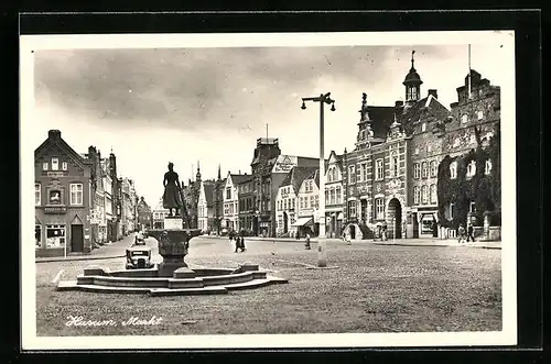 AK Husum, Markt mit Brunnen