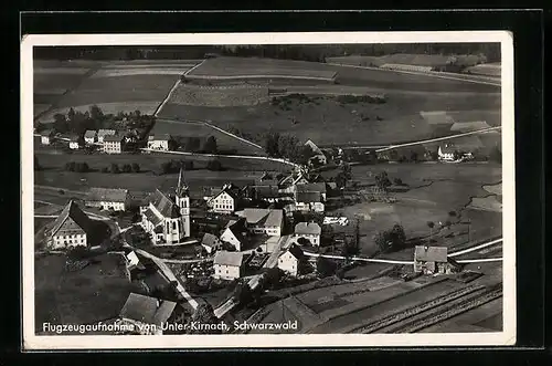 AK Unter-Kirnach / Schwarzwald, Gesamtansicht, Flugzeugaufnahme