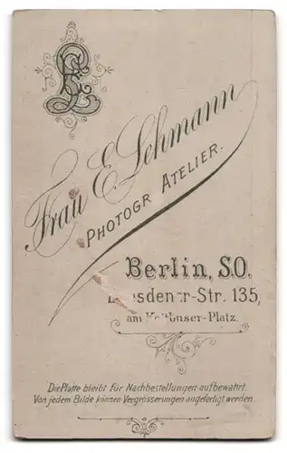 Fotografie E. Lehmann, Berlin, Dresdener-Str. 135, bürgerliche Dame im Spitzenkleid