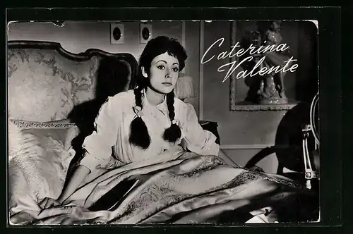 AK Musikerin Caterina Valenta in dem Film Casino de Paris