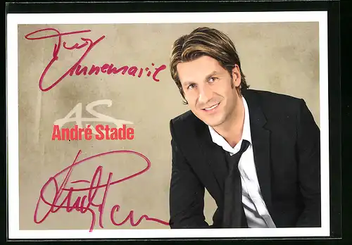 AK Musiker André Stade mit Anzug und Krawatte
