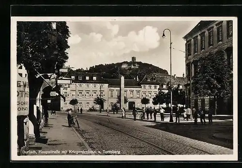 AK Durlach, Hauptstrasse mit Kriegerdenkmal und Turmberg