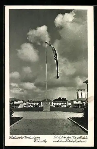 AK Wiek / Rügen, Sächsisches Kinderheim, Blick über den Appellplatz zum Wirtschaftsgebäude