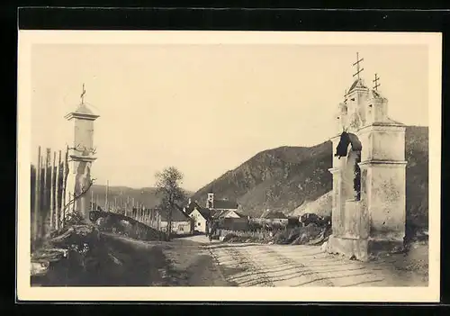 AK Wösendorf, Strassenpartie, Blick zur Kirche