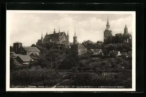 AK Frauenburg /Ostpr., Gesamtansicht des Domes mit Glockenturm