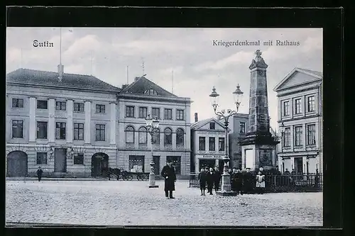 AK Eutin, Kriegerdenkmal mit Rathaus