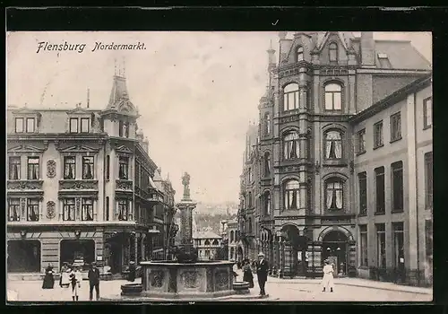 AK Flensburg, Nordermarkt mit Brunnen
