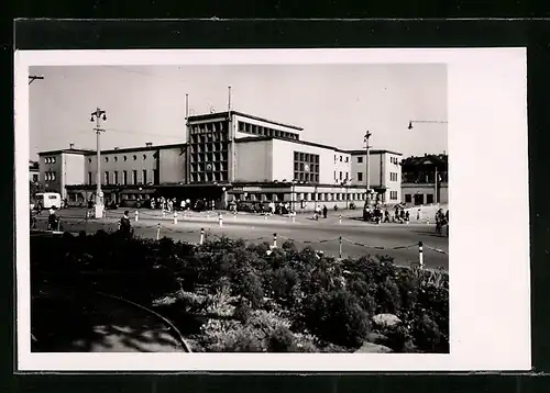 AK Meissen a. d. Elbe, Strassenpartie mit Bahnhof