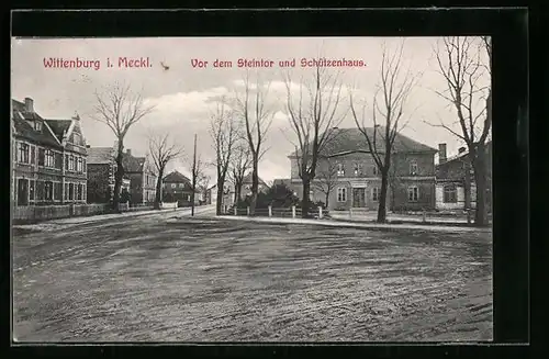 AK Wittenburg i. Meckl., Strassenpartie vor dem Steintor und Schützenhaus