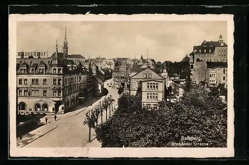 AK Radeberg, Dresdener Strasse aus der Vogelschau