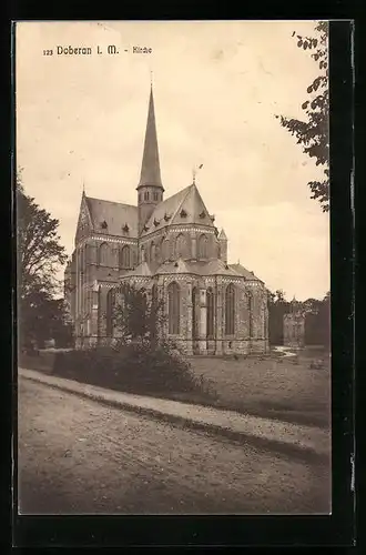 AK Doberan i. M., Strassenpartie mit Kirche