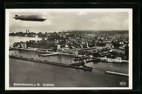 AK Friedrichshafen i. B., Zeppelin mit Hafenmole