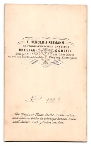Fotografie E. Herold & Riemann, Breslau, Portrait des Schriftstellers Christian Felix Weisse mit Orden