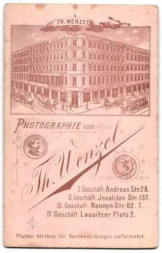 Fotografie Th. Wenzel, Berlin, Portrait junge Dame in heller Bluse mit Buch in der Hand, im Passepartout