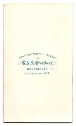 Fotografie G. & A. Overbeck, Düsseldorf, Portrait Herr Alexander von Heister im Tweed Anzug mit Vollbart