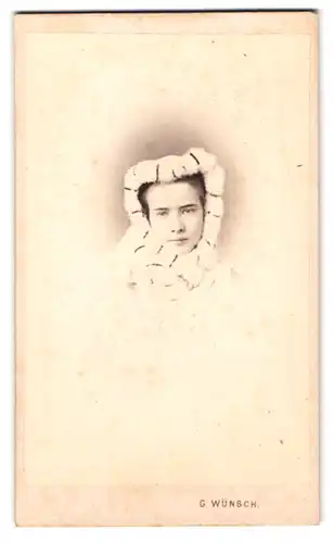 Fotografie G. Wünsch, Wien, junge hübsche Gräfin Minette Odescalchi geb. Gräfin d`Orsay, im Winterkleid