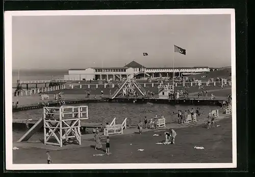 AK Cuxhaven, Strandbad mit Seesteg und Badegästen
