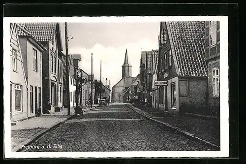 AK Freiburg a. d. Elbe, Strassenpartie mit Blick auf die Kirche