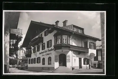 AK St. Johann, Hauptbank-Tirol-Vorarlberg von der Strasse gesehen