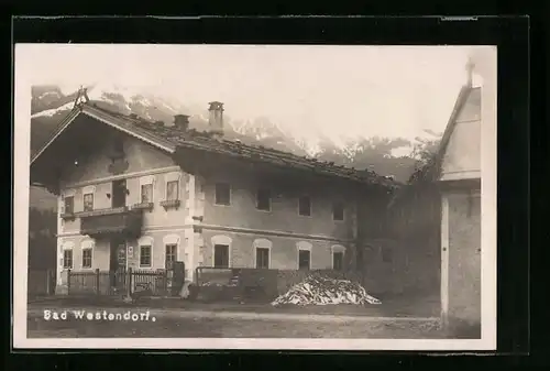 AK Bad Westendorf, Ortspartie mit rustikalem Gasthof