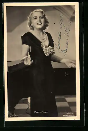 AK Opernsängerin Erna Sack im schwarzen Kleid, Autograph