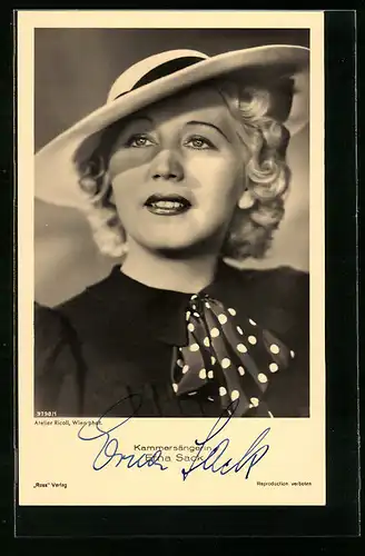AK Opernsängerin Erna Sack mit Halstuch und Hut, Autograph