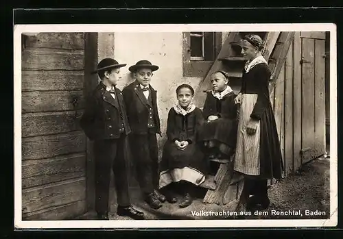 AK Kinder auf der Stiege in Volkstrachten aus dem Renchtal