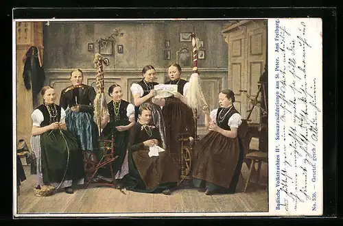 AK Schwarzwälderinnen in Badischen Volkstrachten beim Spinnen und Singen