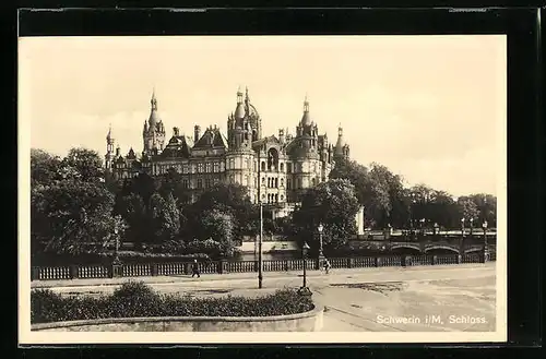 AK Schwerin i. M., Totalansicht vom Schloss