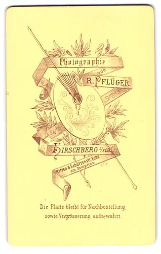 Fotografie R. Pflüger, Hirschberg i. Schl., Malpalette mit Pinseln und Banderole mit Anschrift des Fotografen