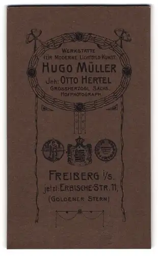 Fotografie Hugo Müller, Freiberg i. Sa., königliches Wappen und Medaillen, Anschrift des Fotografen in Umrandung