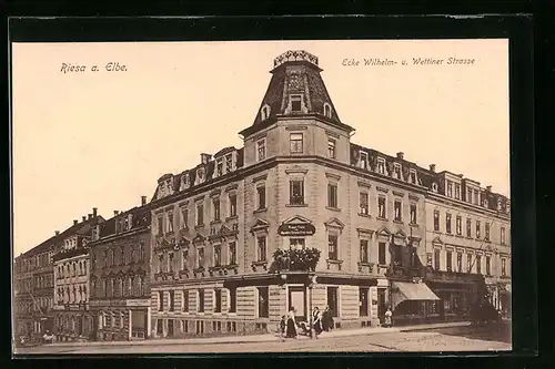 AK Riesa a. Elbe, Ecke Wilhelm- u. Wettiner Strasse mit Geschäften