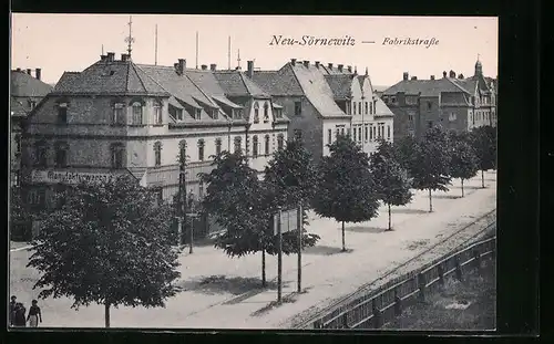 AK Neu-Sörnewitz, Fabrikstrasse mit Manufakturwarengeschäft