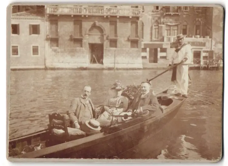 28 Fotografien unbekannter Fotograf, Venedig, Baron Hilmar von dem Bussche in Venedig, Gondel, Kriegsschiff, 1900 0