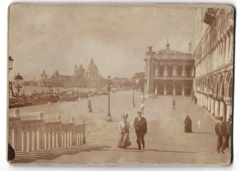 28 Fotografien unbekannter Fotograf, Venedig, Baron Hilmar von dem Bussche in Venedig, Gondel, Kriegsschiff, 1900 11