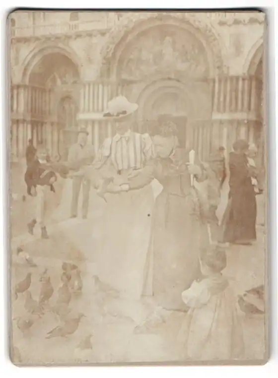 28 Fotografien unbekannter Fotograf, Venedig, Baron Hilmar von dem Bussche in Venedig, Gondel, Kriegsschiff, 1900 15