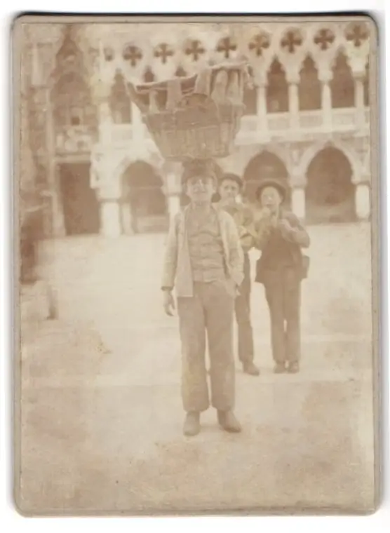 28 Fotografien unbekannter Fotograf, Venedig, Baron Hilmar von dem Bussche in Venedig, Gondel, Kriegsschiff, 1900 16